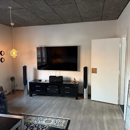 Garden - 1br - Island דירה אסביירג